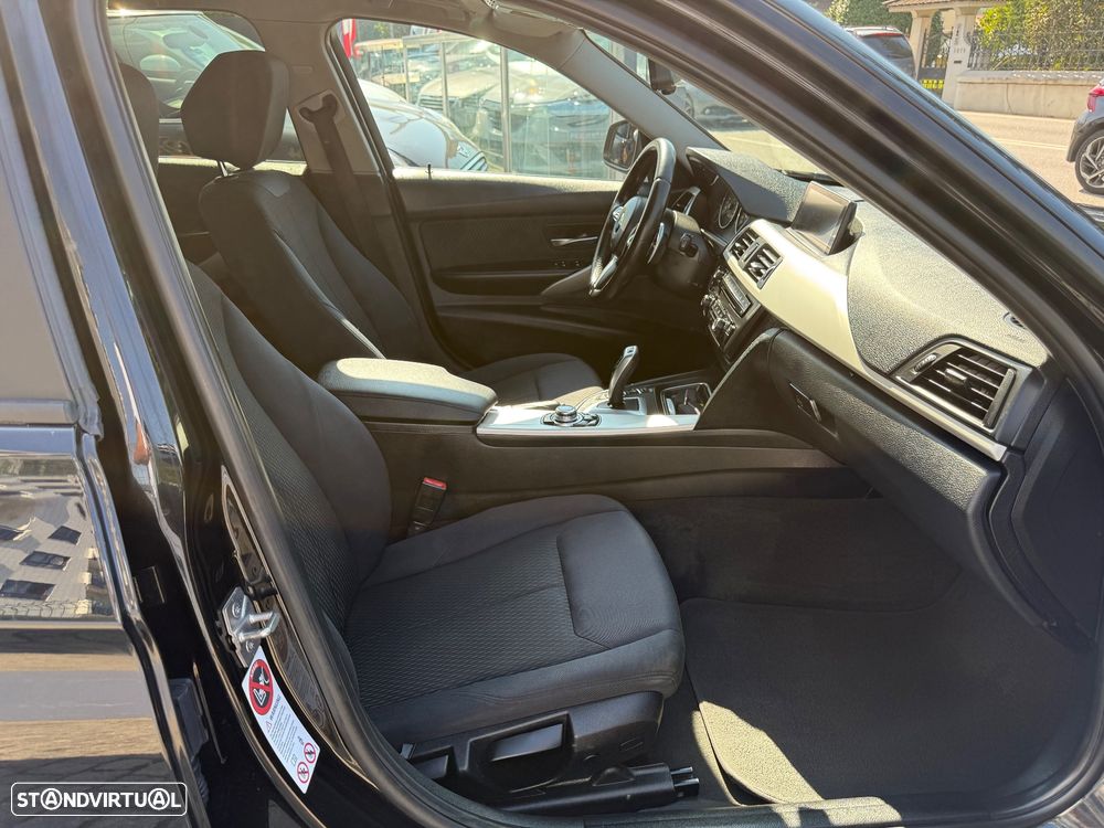 BMW 320 d DPF Touring Aut. Edition Sport - 39