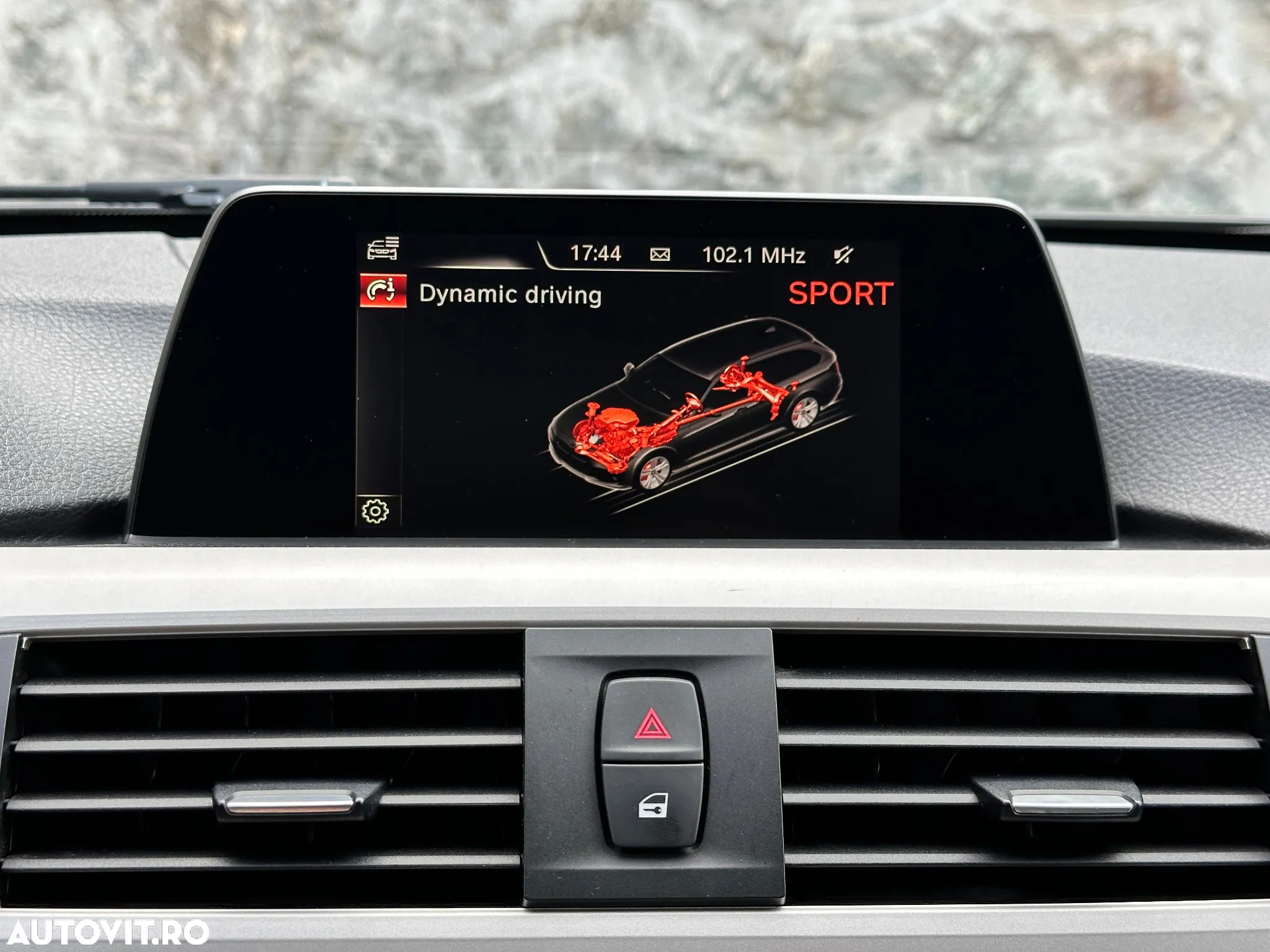 BMW Seria 3 320d Touring Aut. Efficient Dynamics Edition - 11