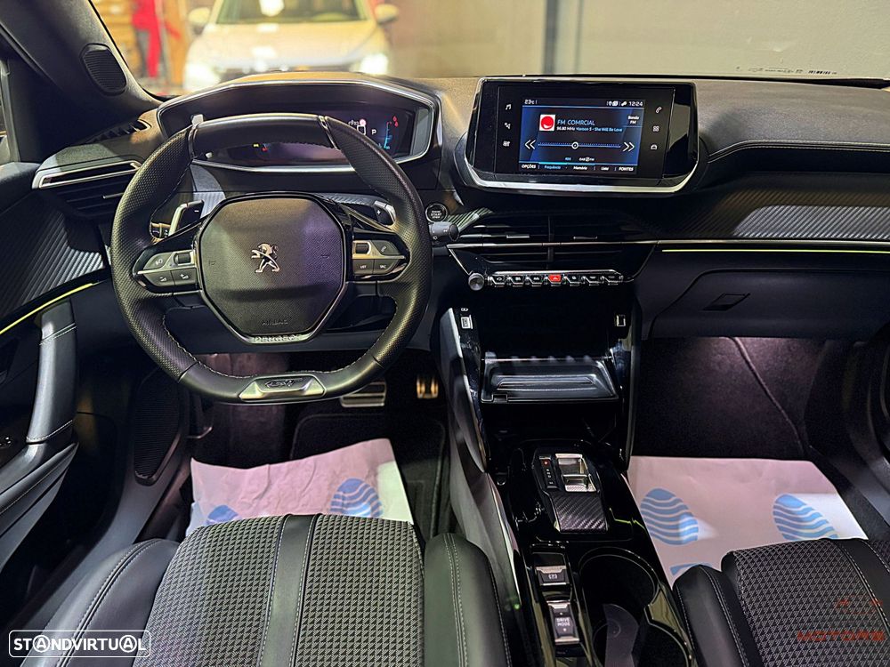 Peugeot 2008 1.2 PureTech GT EAT8 - 19