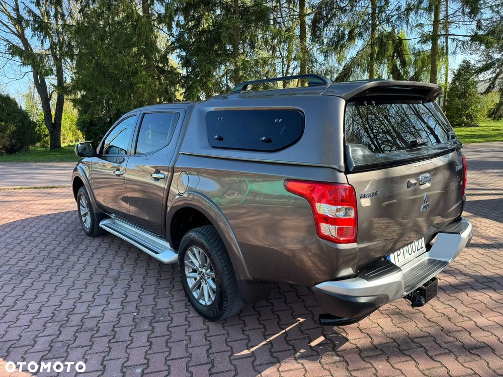 Mitsubishi L200 2.4 d DC Intense + - 11