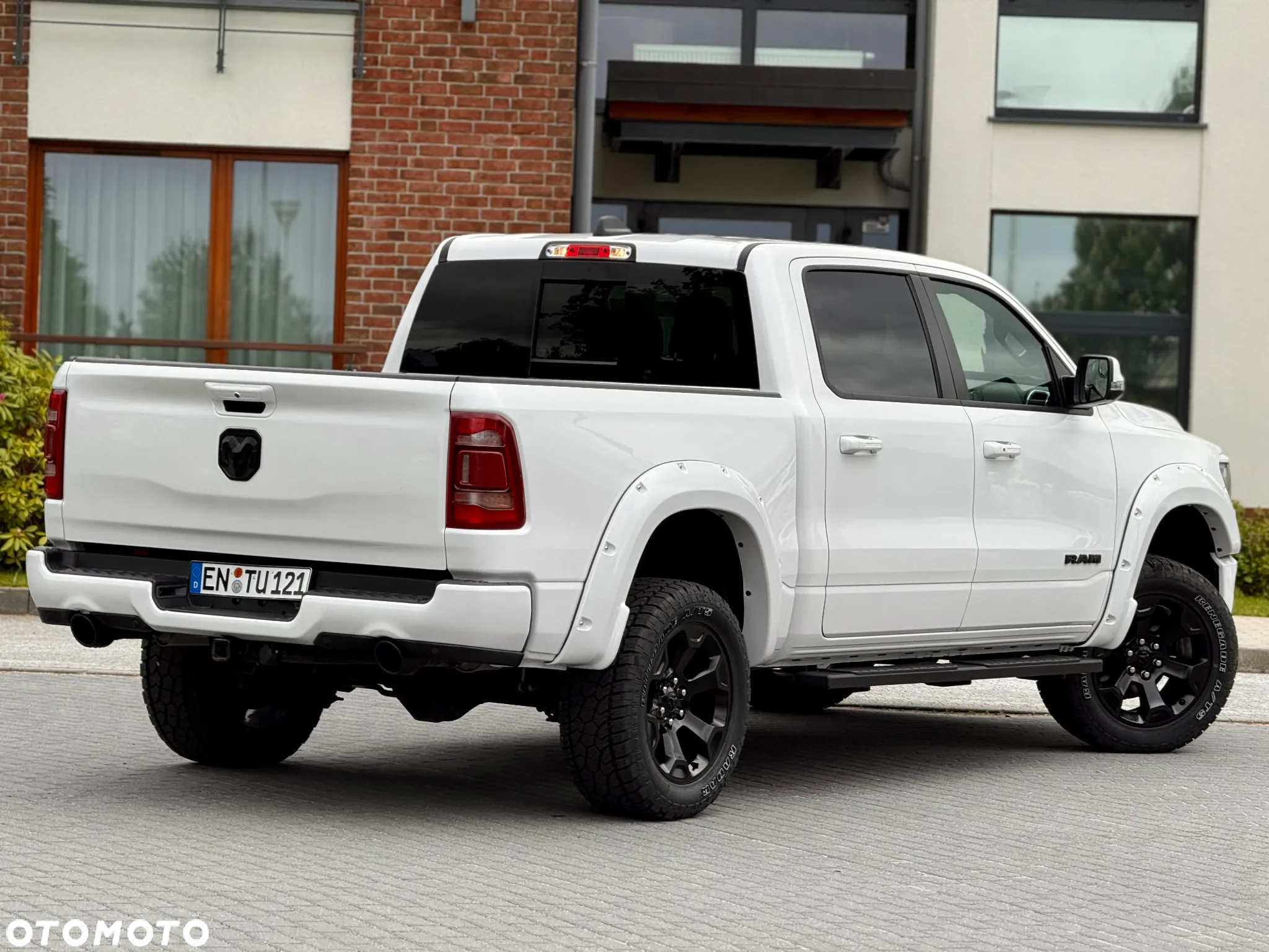 RAM 1500 Crew Cab Shortbed Laramie - 11