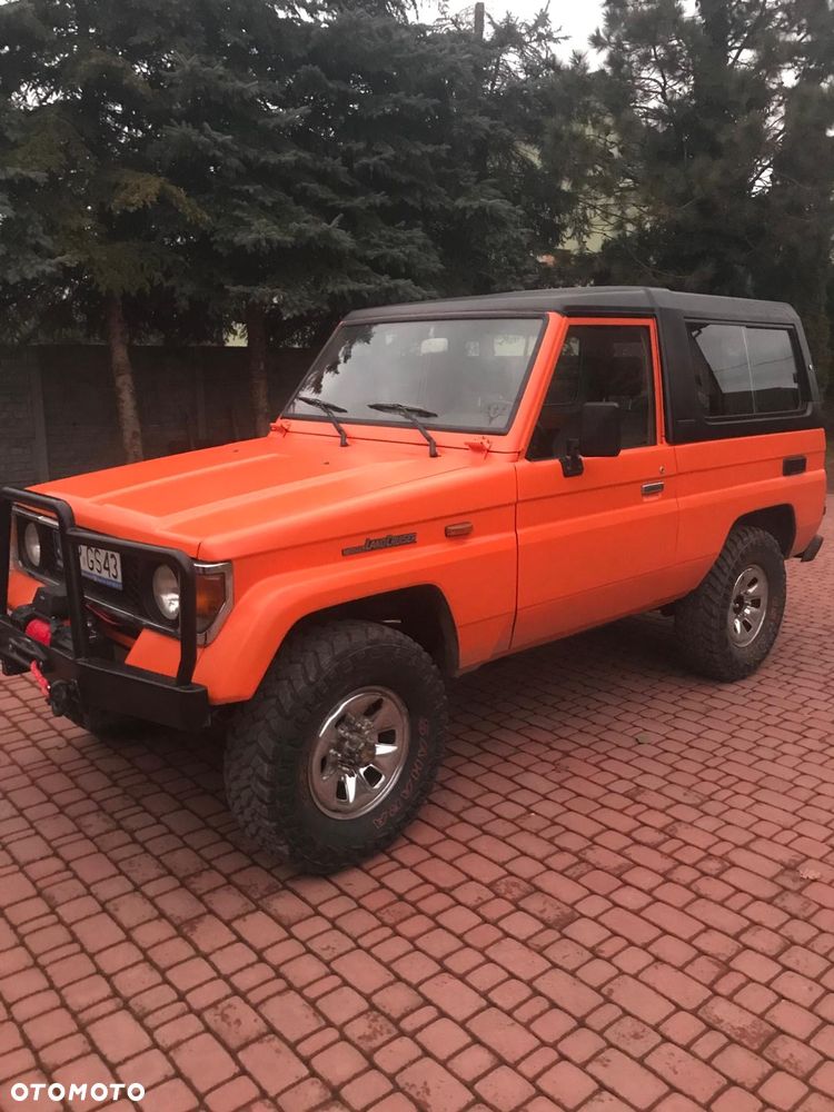 Toyota Land Cruiser - 2