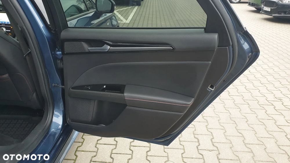 Ford Mondeo 2.0 Hybrid ST-Line X - 11