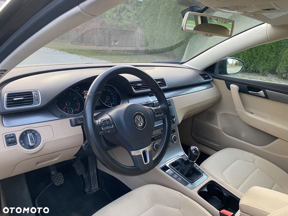 Volkswagen Passat - 23