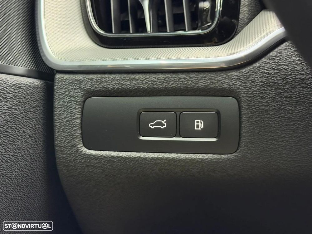 Volvo XC 60 2.0 T6 PHEV Black Edition - 33
