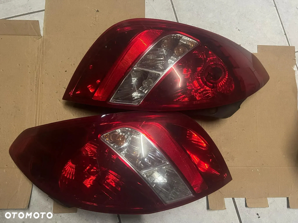LAMPY TYŁ TYLNE PRAWA LEWA KOMPLET HYUNDAI i20 0102