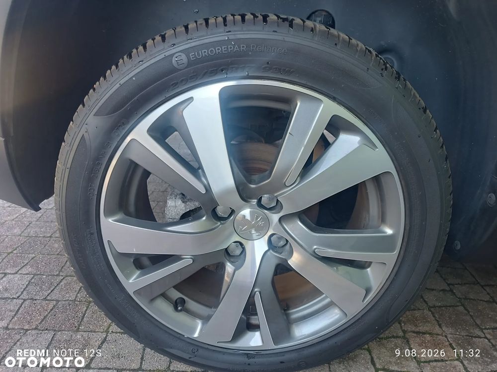 Peugeot 2008 1.5 BlueHDi Allure S&S - 34