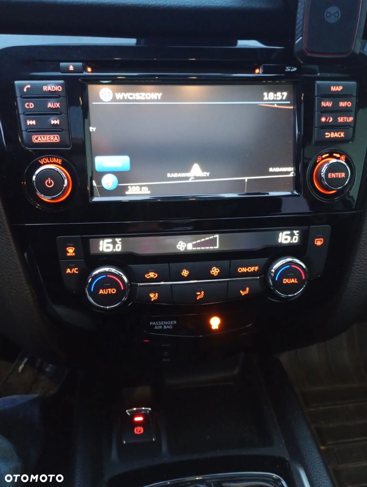 Nissan X-Trail 1.6 DCi N-Connecta 4WD - 24