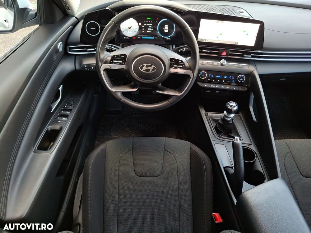 Hyundai Elantra - 14