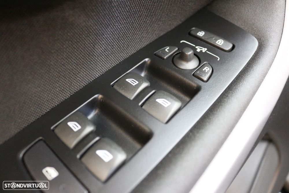 Volvo V40 2.0 D3 Momentum - 23