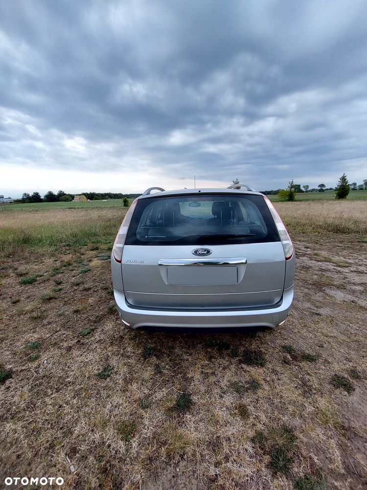 Ford Focus 1.6 Ghia - 2