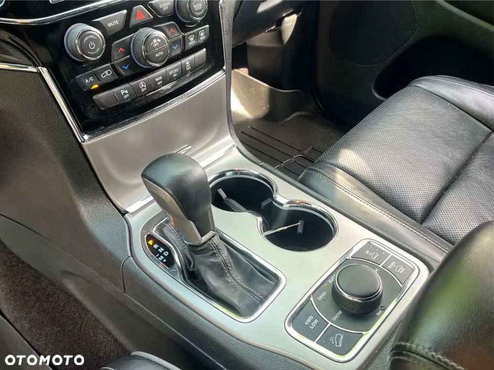 Jeep Grand Cherokee - 16