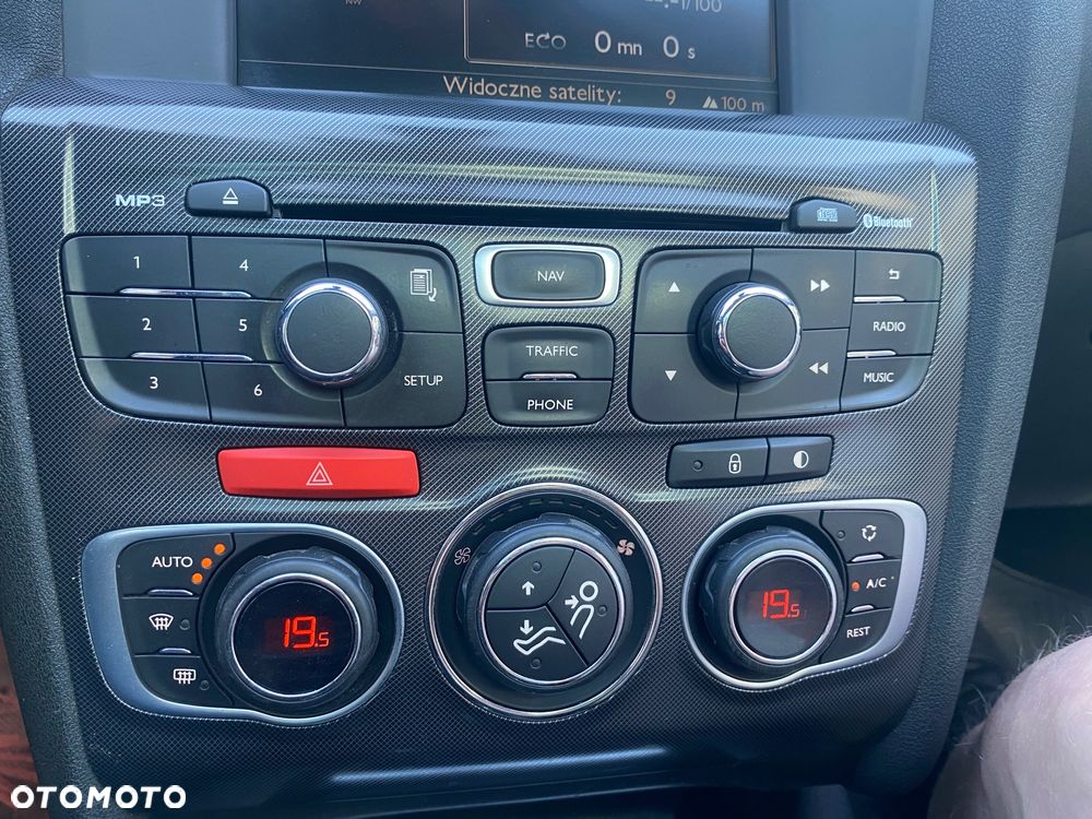 Citroën C4 HDi 115 Exclusive - 12