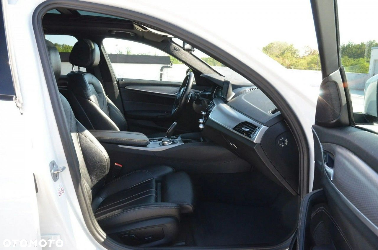 BMW Seria 5 530i xDrive GPF M Sport sport - 26