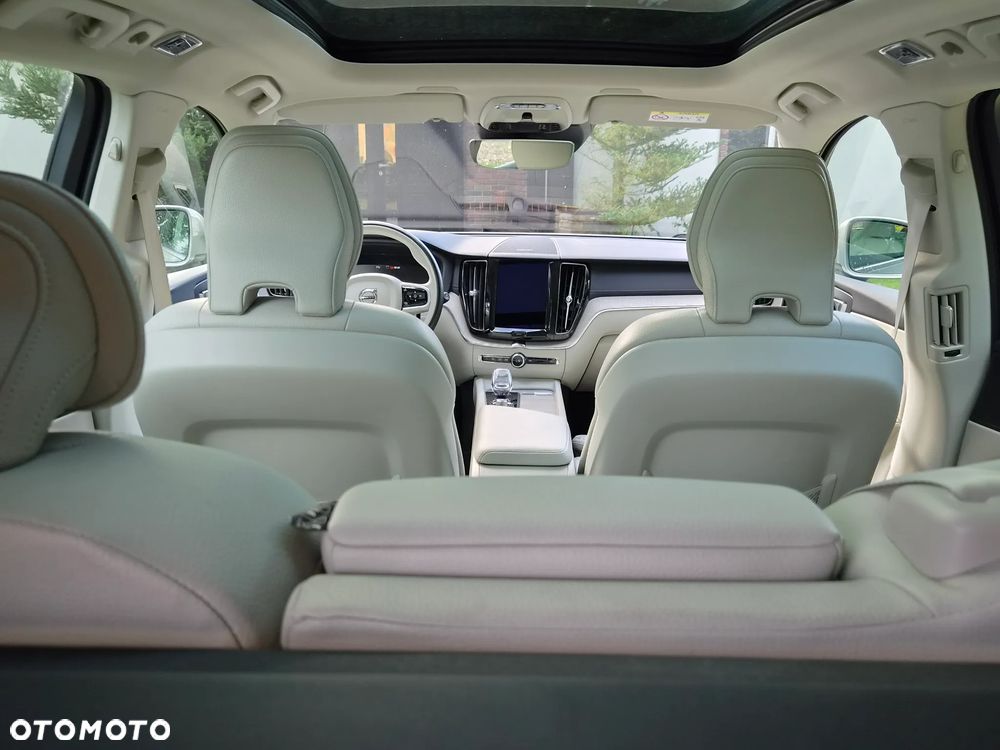 Volvo XC 60 B4 D AWD Essential - 31