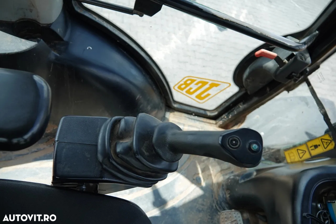 JCB 3CXCAEC / EXCAVATOR / MANETĂ DE SERVICIU / 2011 - 37