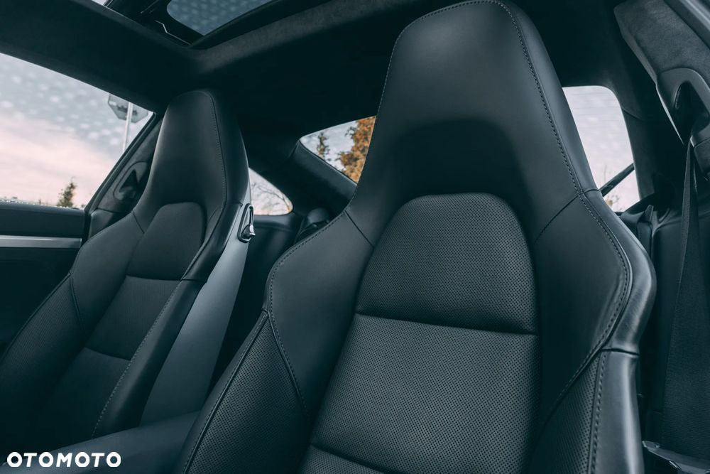 Porsche 911 Carrera 4S - 11