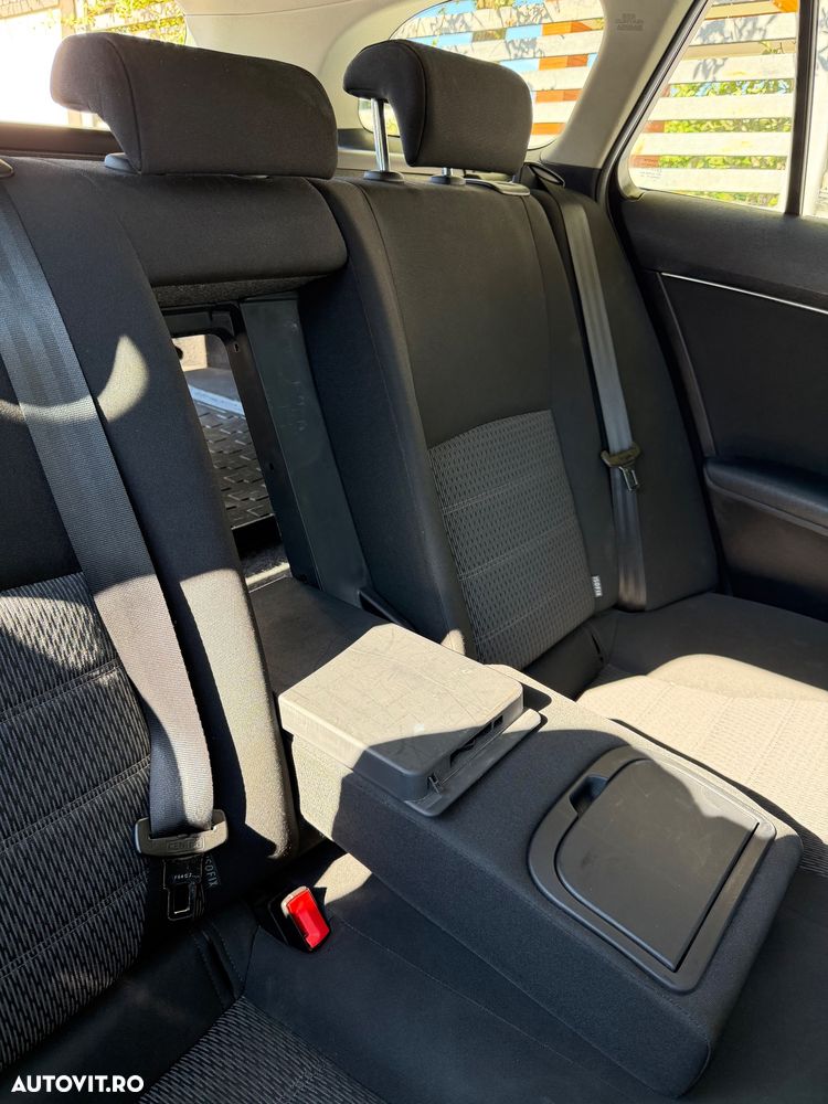 Toyota Avensis 2.0 D-4D Executive - 13