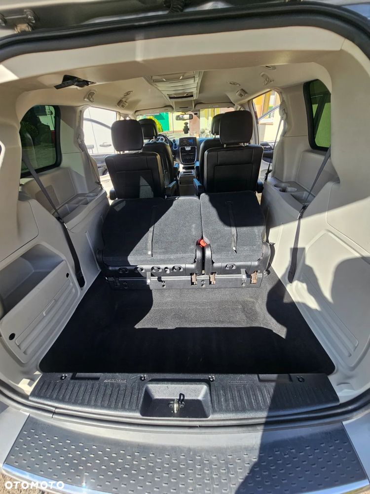 Chrysler Town & Country 3.6 Touring - 40