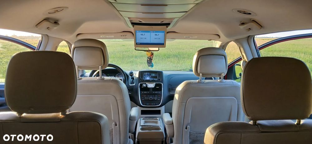 Chrysler Town & Country 3.6 Limited - 8