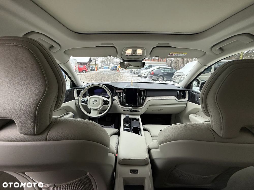 Volvo XC 60 B4 B Plus Dark - 18