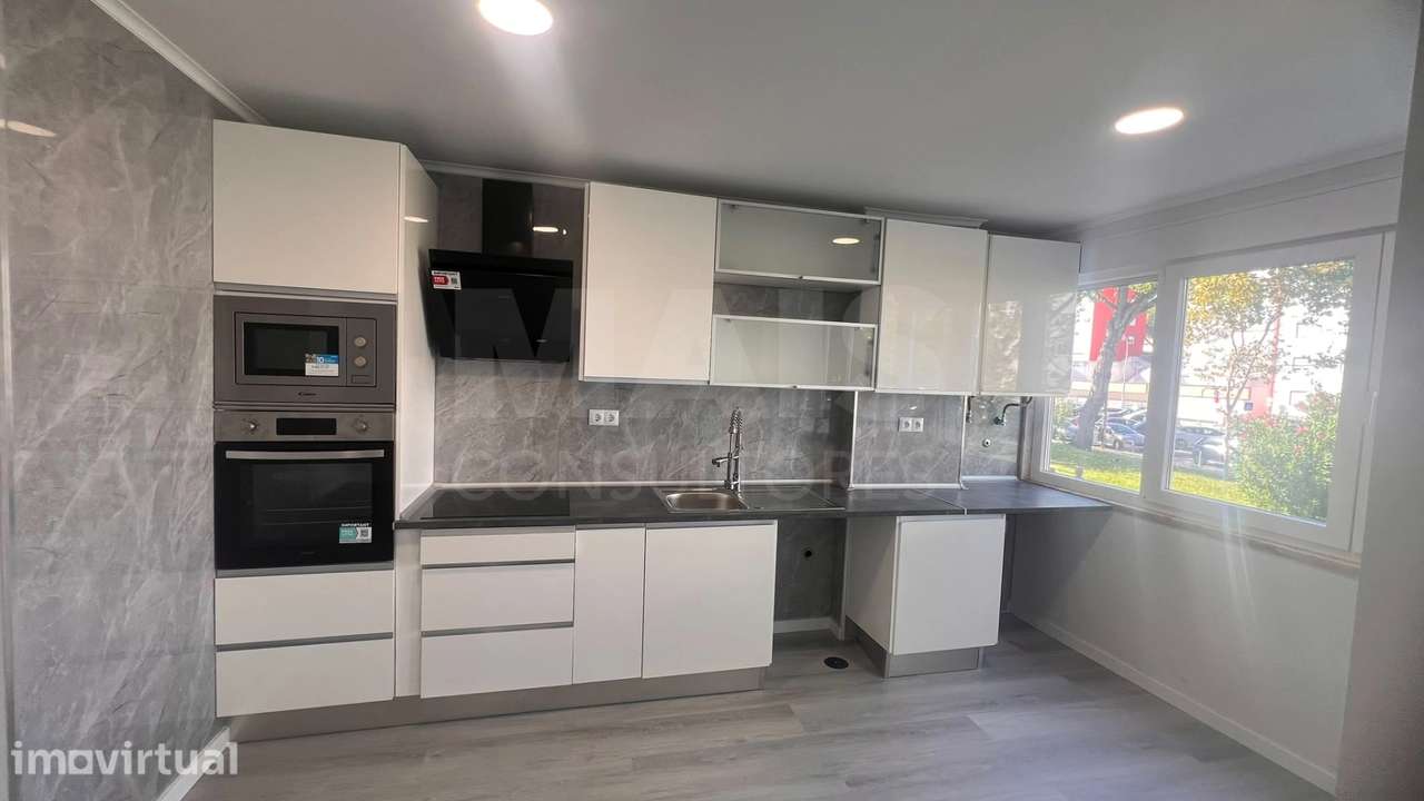 T2 Remodelado com Varanda em Oeiras - Grande imagem: 2/17