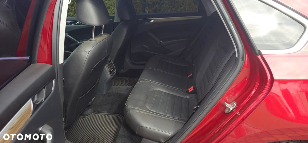 Volkswagen Passat - 12