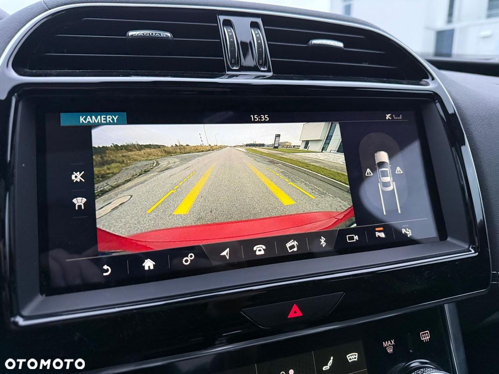 Jaguar XE 2.0 D180 R-Dynamic SE - 19