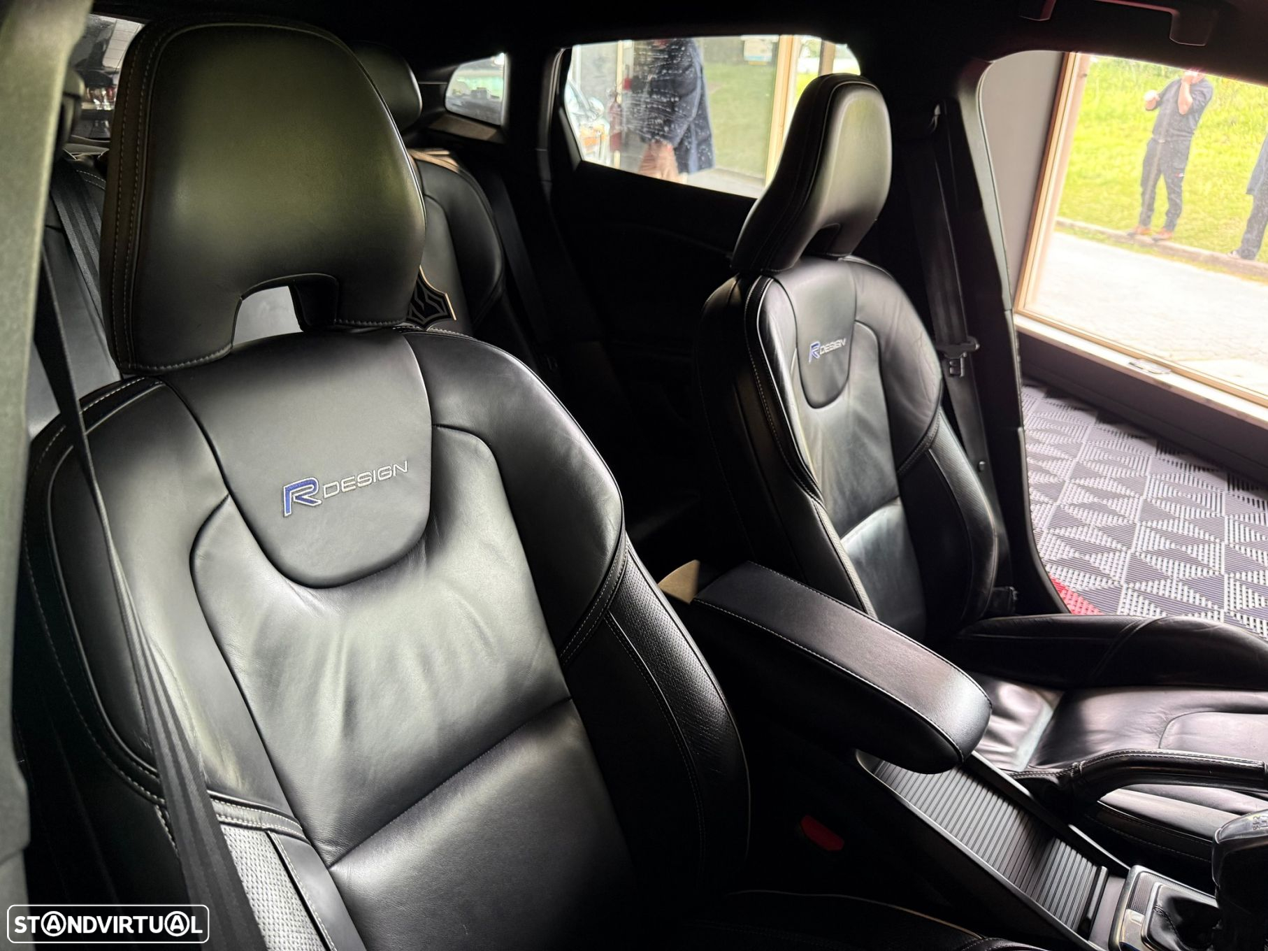 Volvo V40 1.6 D2 R-Design - 28