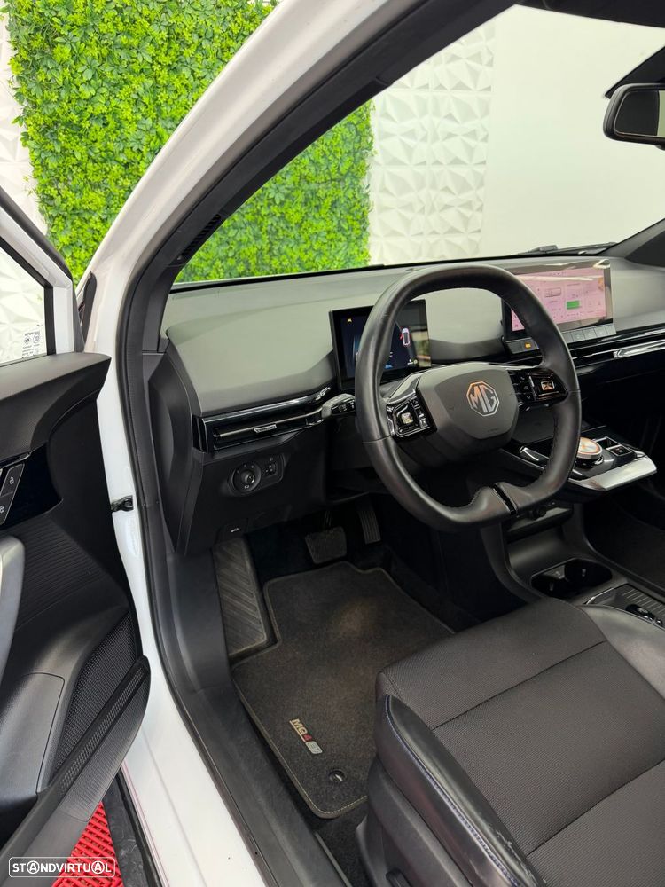 MG MG4 64 kWh Luxury - 6
