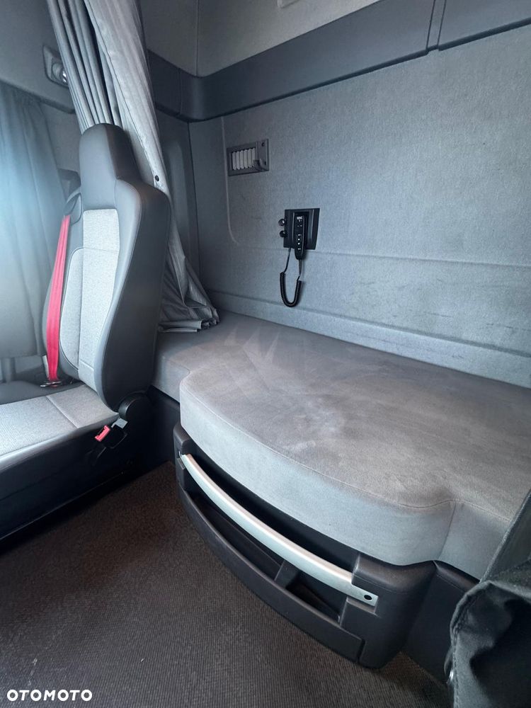 Renault T440 Sleeper Cab - 9