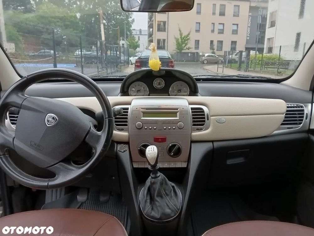 Lancia Ypsilon 1.4 8V Platino (4 os.) - 21