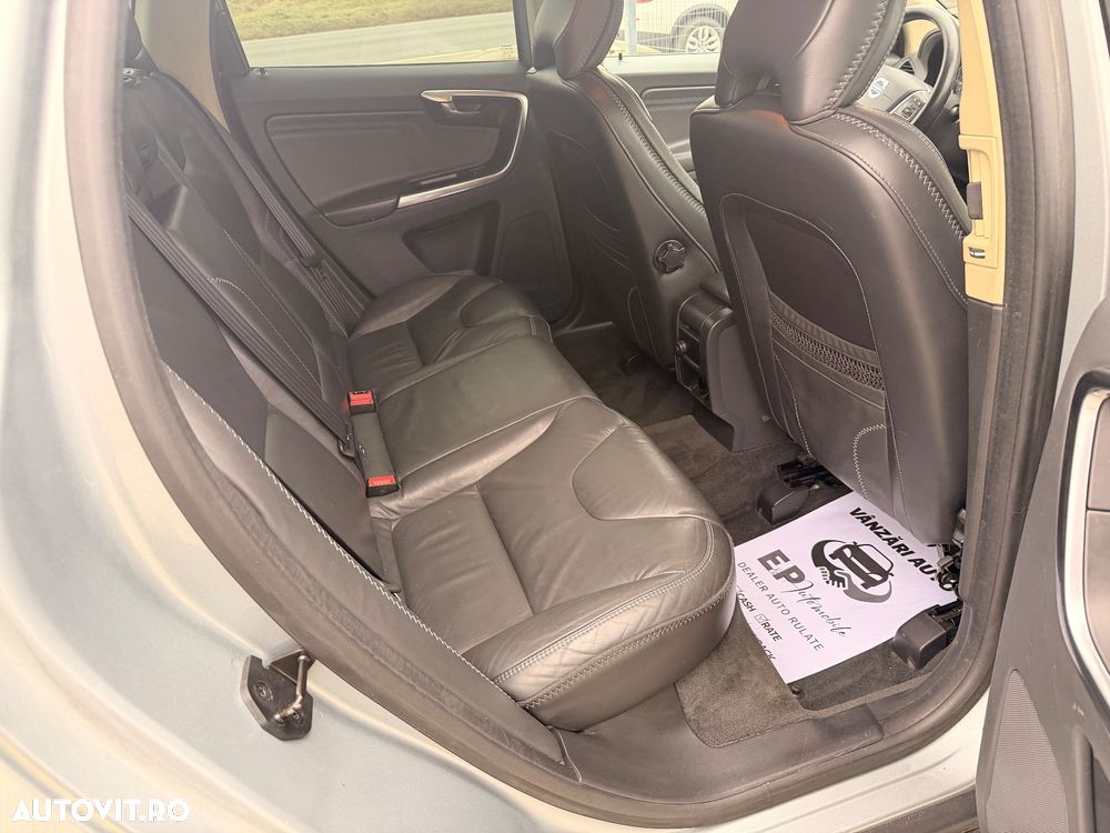 Volvo XC 60 D4 AWD Geartronic Ocean Race - 17