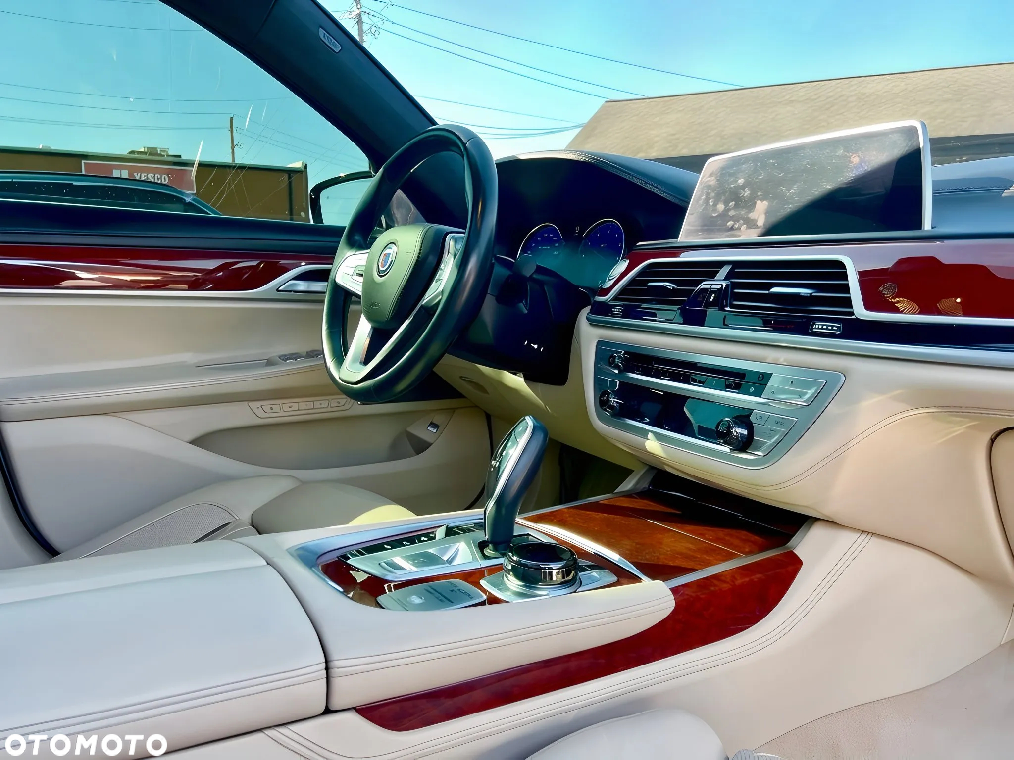 BMW Seria 7 750i xDrive - 11