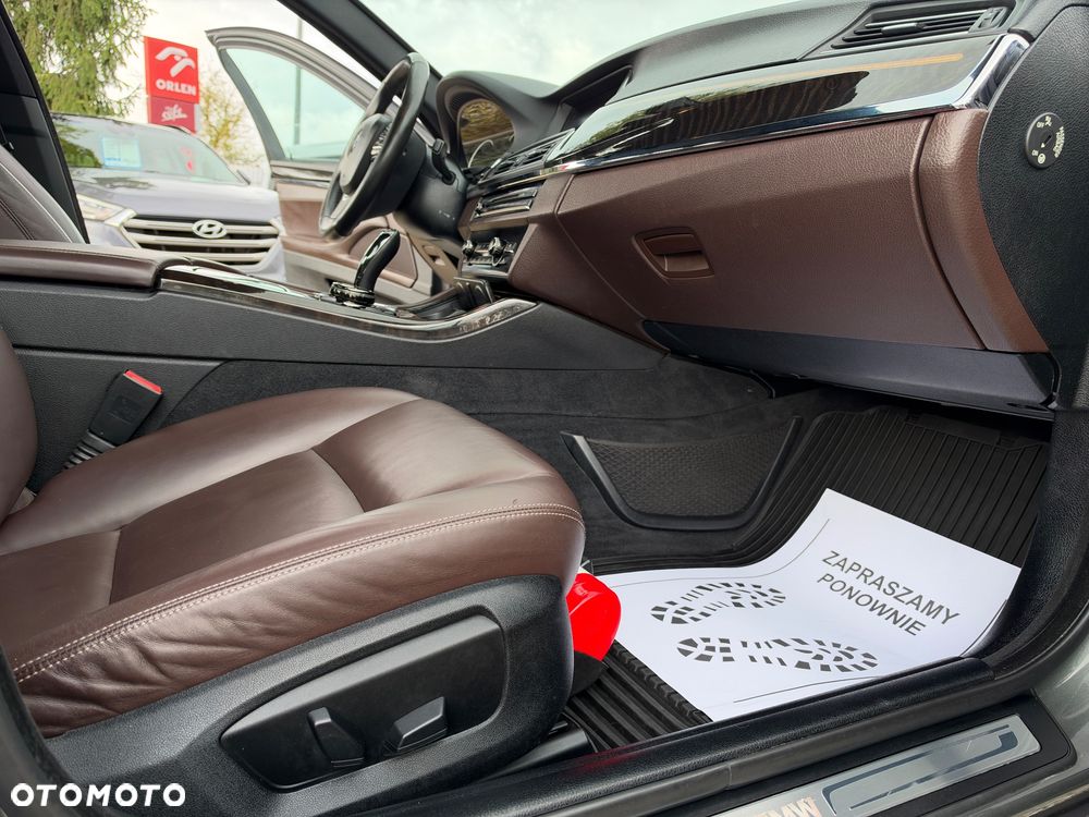 BMW Seria 5 528i xDrive Luxury Line - 30