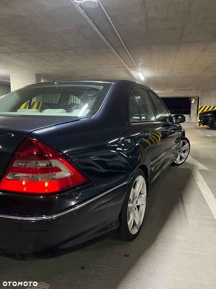Mercedes-Benz C-Class 2004 photo 3