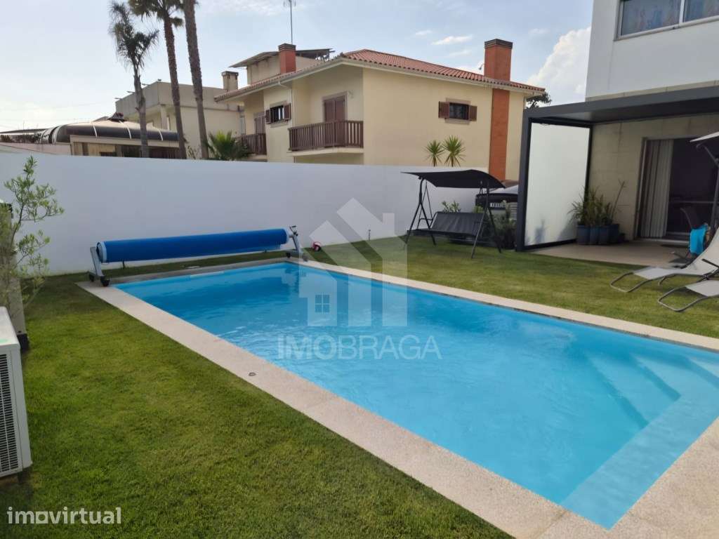 Moradia Geminada T3 + Escritório com Piscina Aquecida a 50 Metros d... - Grande imagem: 2/15