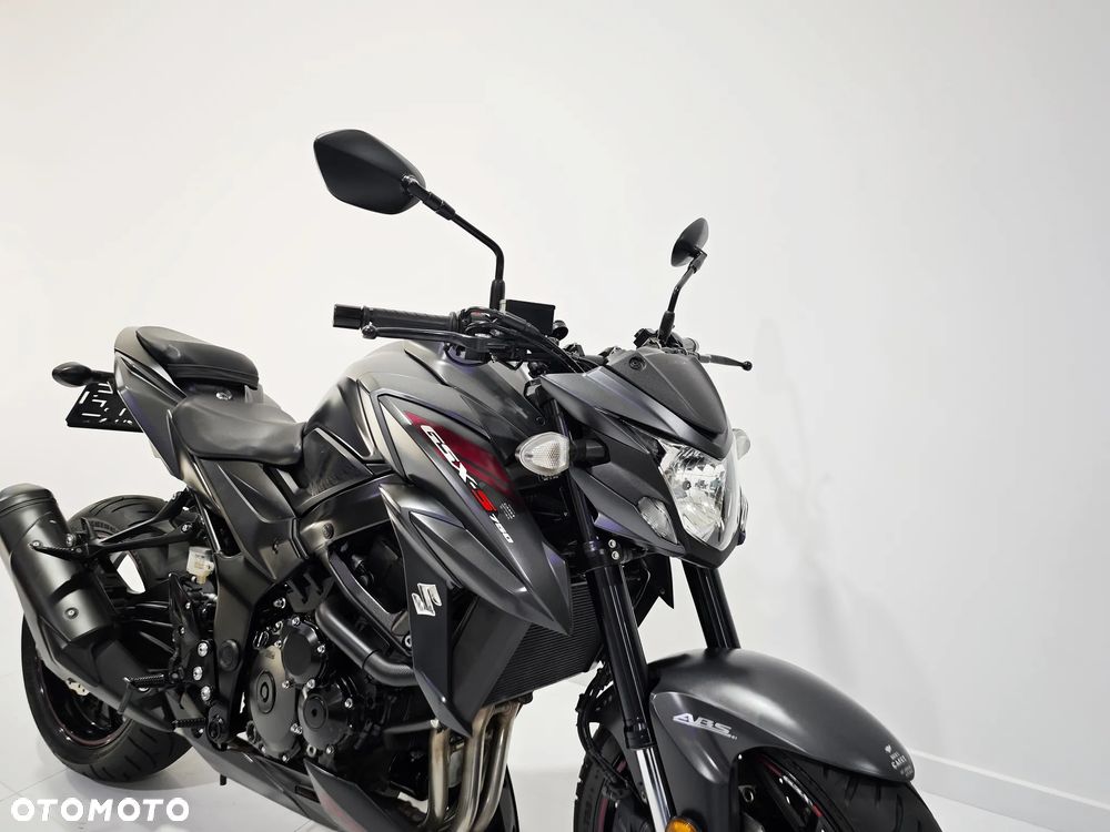 Suzuki GSX - 7