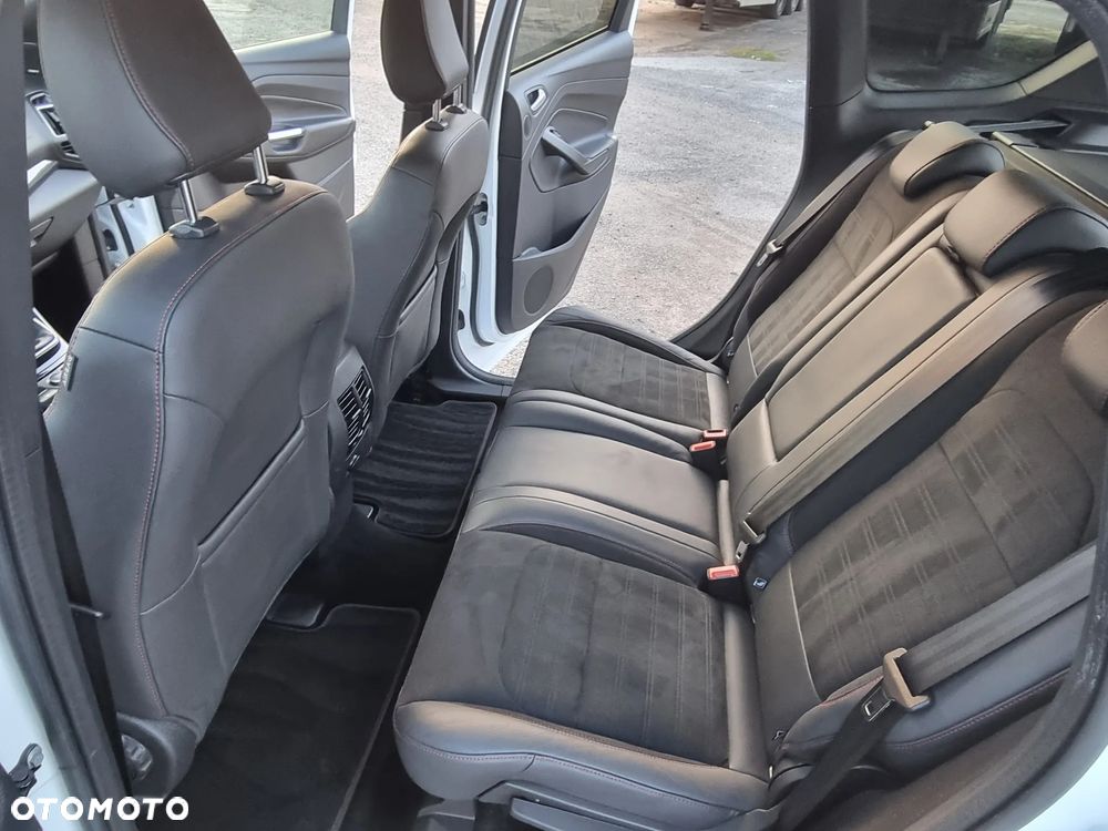 Ford Kuga 1.5 EcoBoost 2x4 ST-Line - 27
