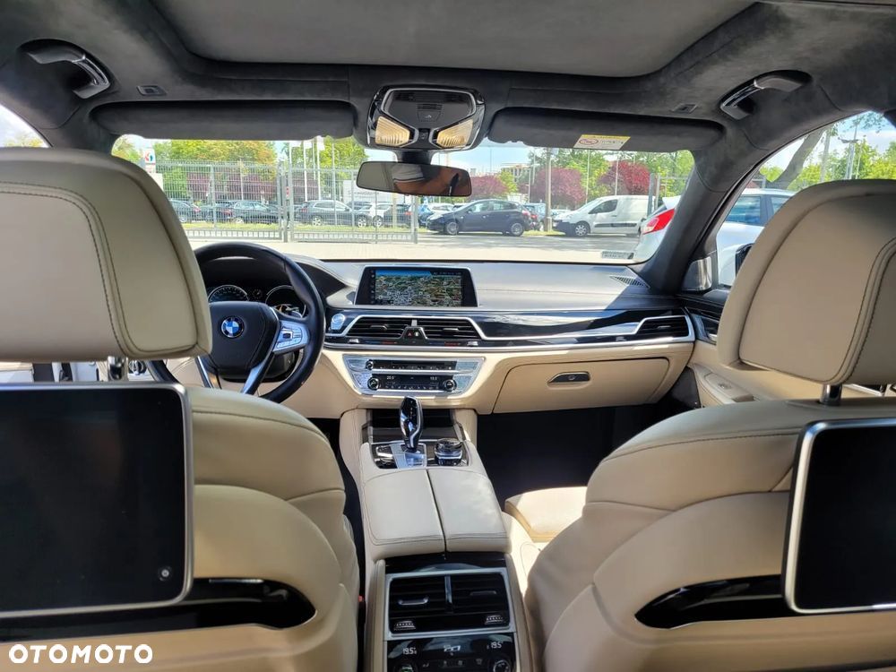 BMW Seria 7 750Li xDrive - 12