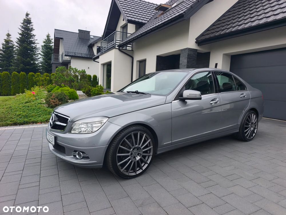 Mercedes-Benz Klasa C 180 CGI BlueEFFICIENCY Avantgarde - 2