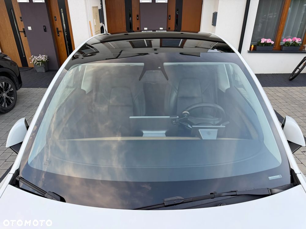 Tesla Model Y Long Range AWD - 12