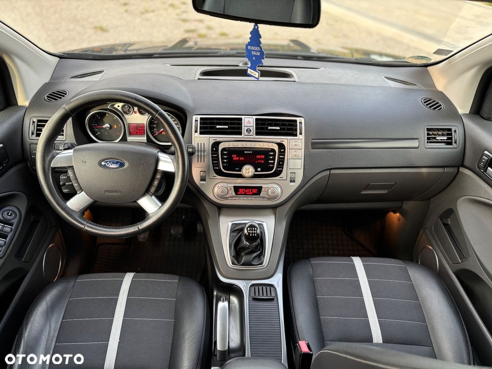 Ford Kuga - 12