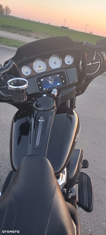 Harley-Davidson Touring Street Glide - 11