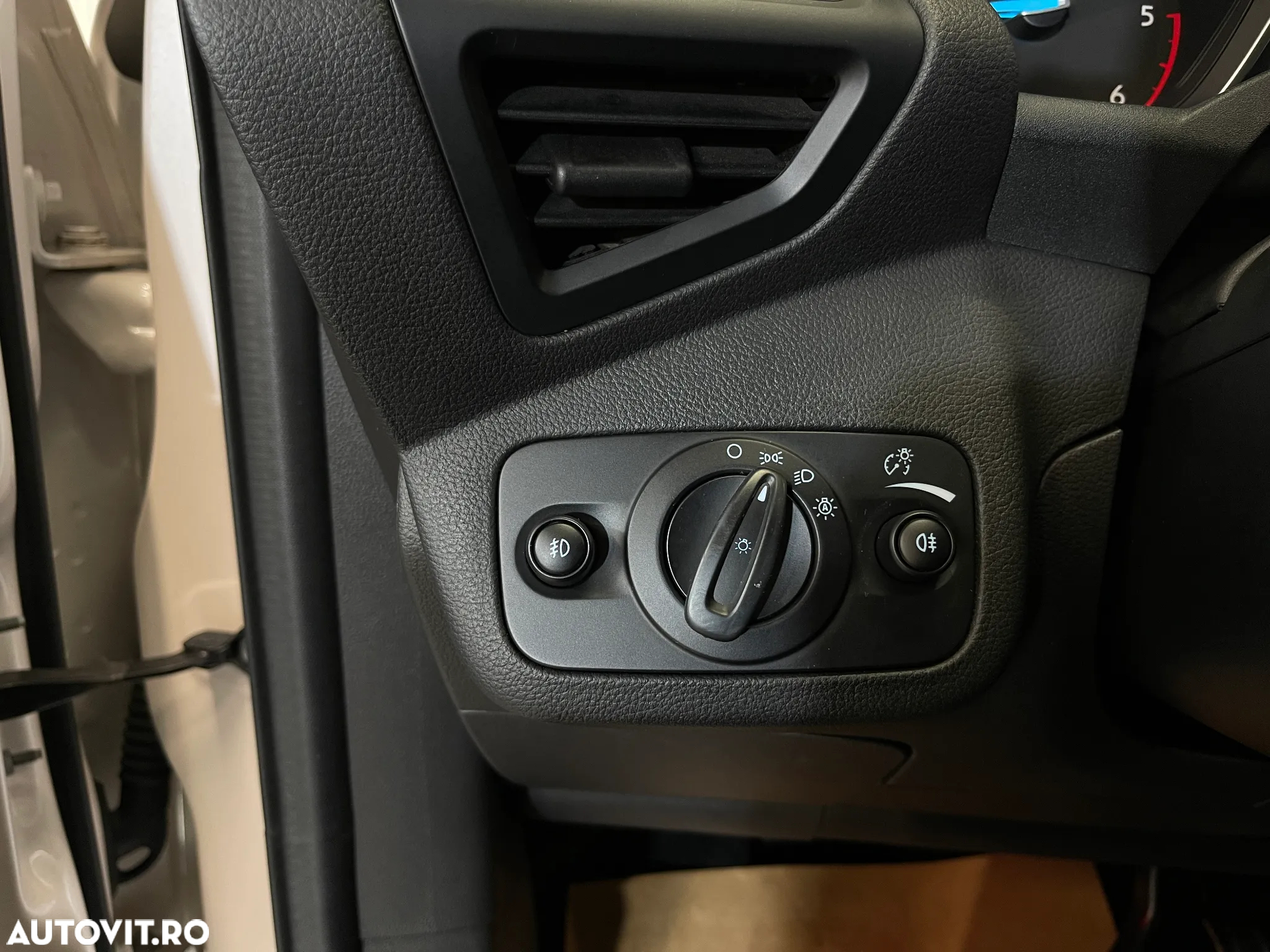 Ford Kuga 2.0 TDCi 4WD Powershift ST-Line - 28