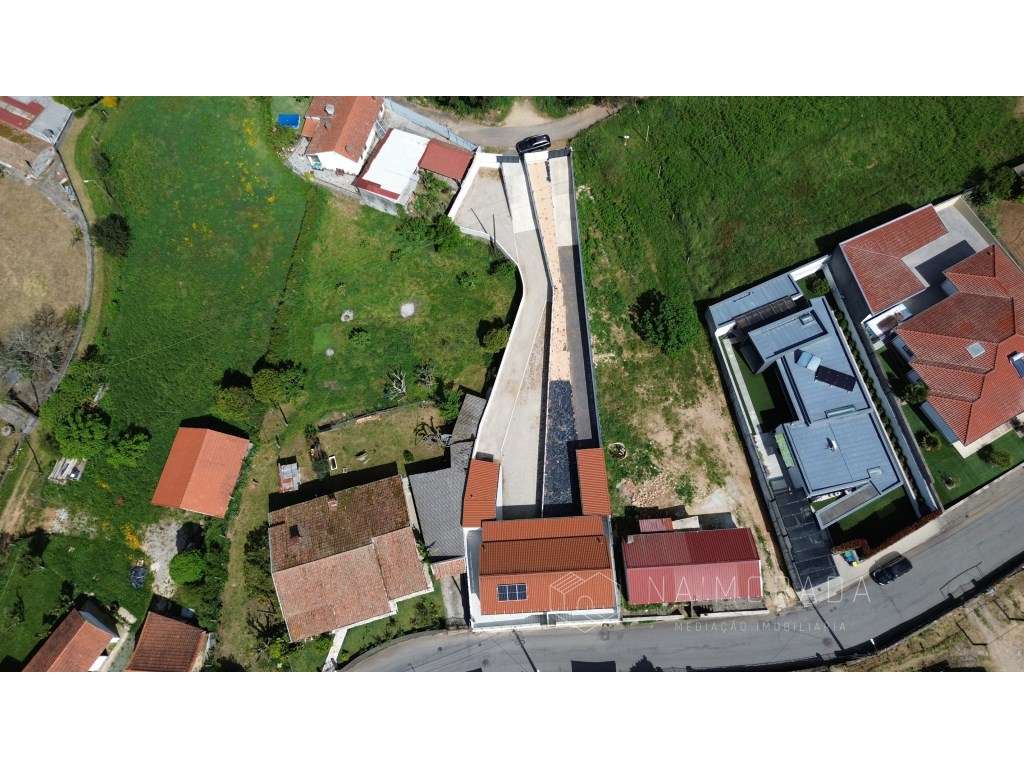 Moradia T2 totalmente renovada com terreno - Arrifana - Grande imagem: 3/38