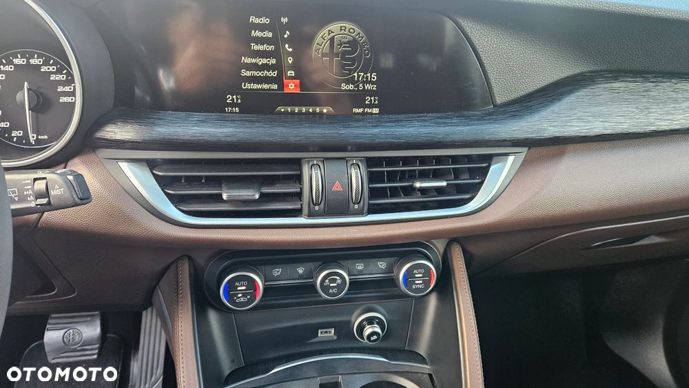 Alfa Romeo Stelvio - 24