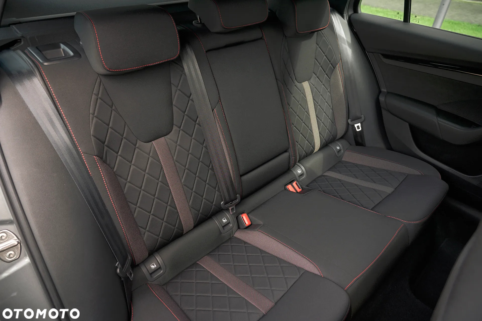 Skoda Octavia Combi 2.0 TDI DSG RS - 29