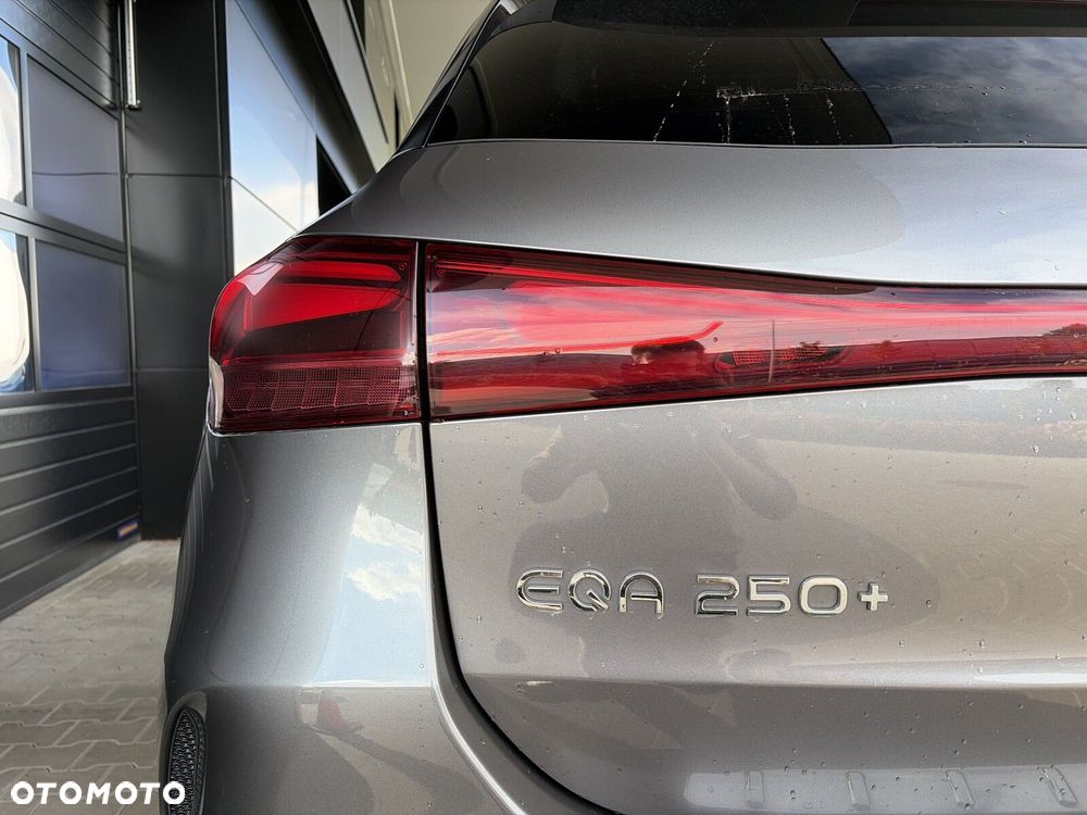 Mercedes-Benz EQA - 18