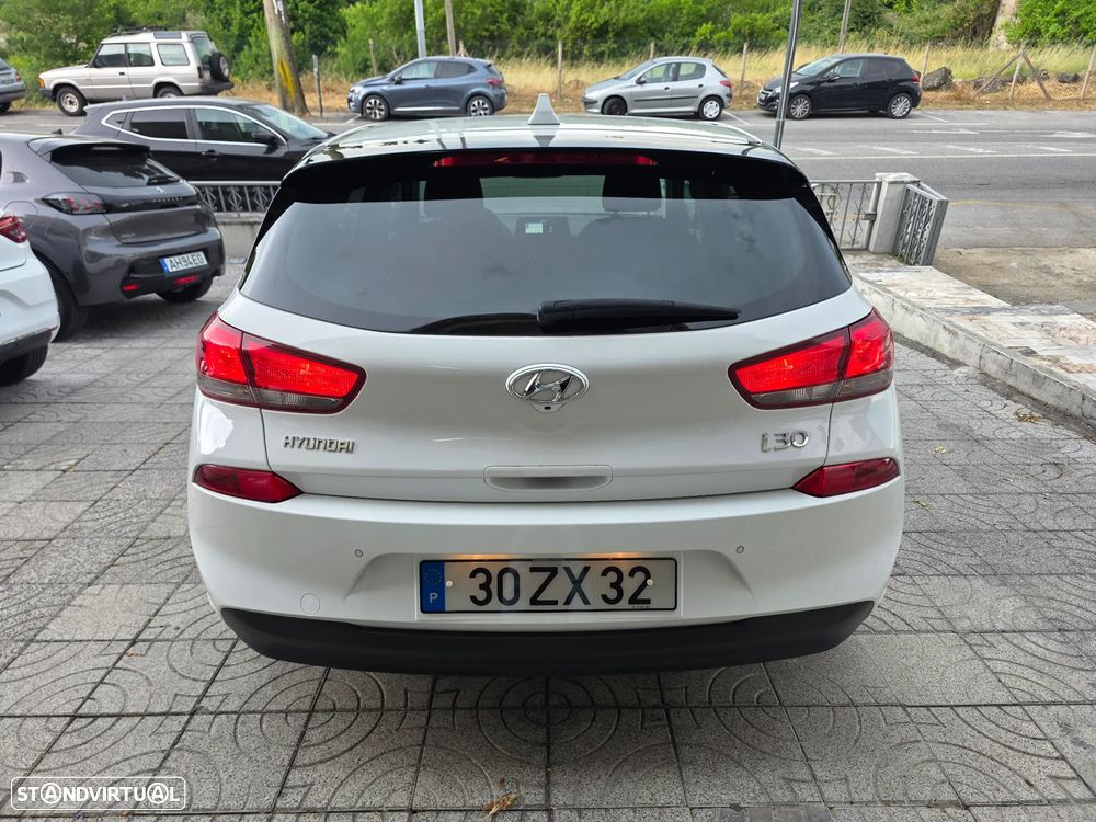 Hyundai i30 1.6 CRDI STyle+Navi - 24